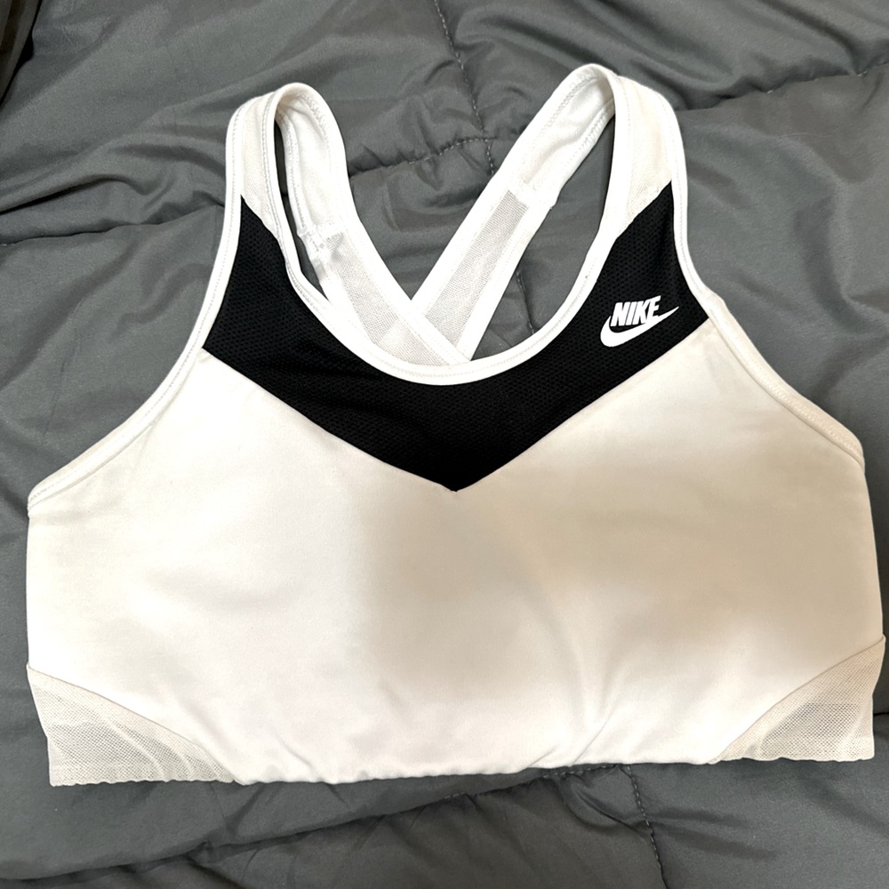 Nike medium sports bra, mesh back